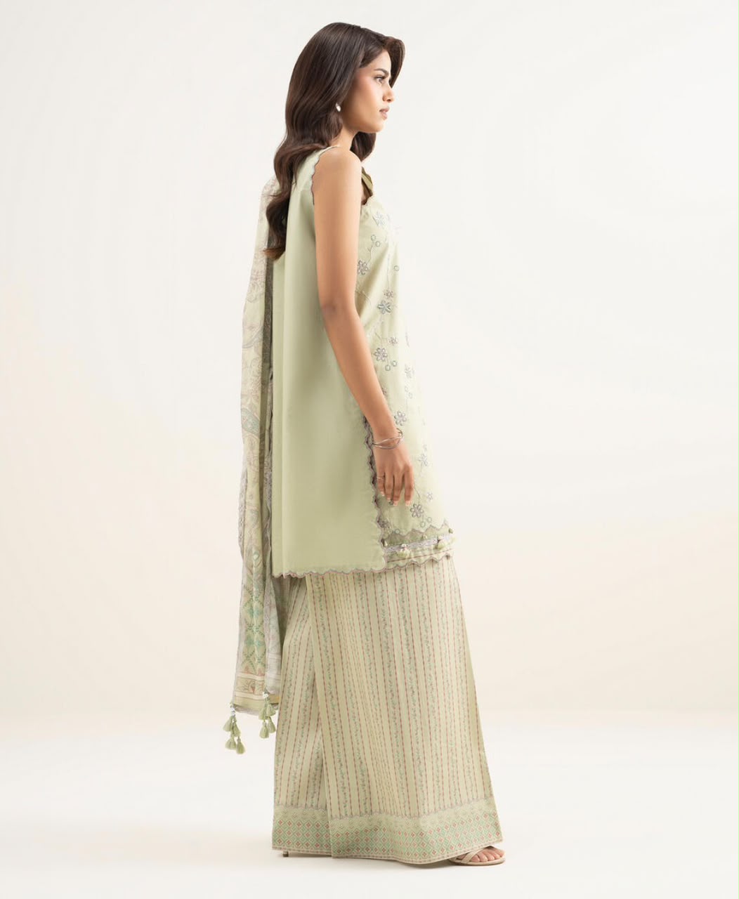 3 Piece- Sapphire Andaaz Embroidered Zari Lawn Suit