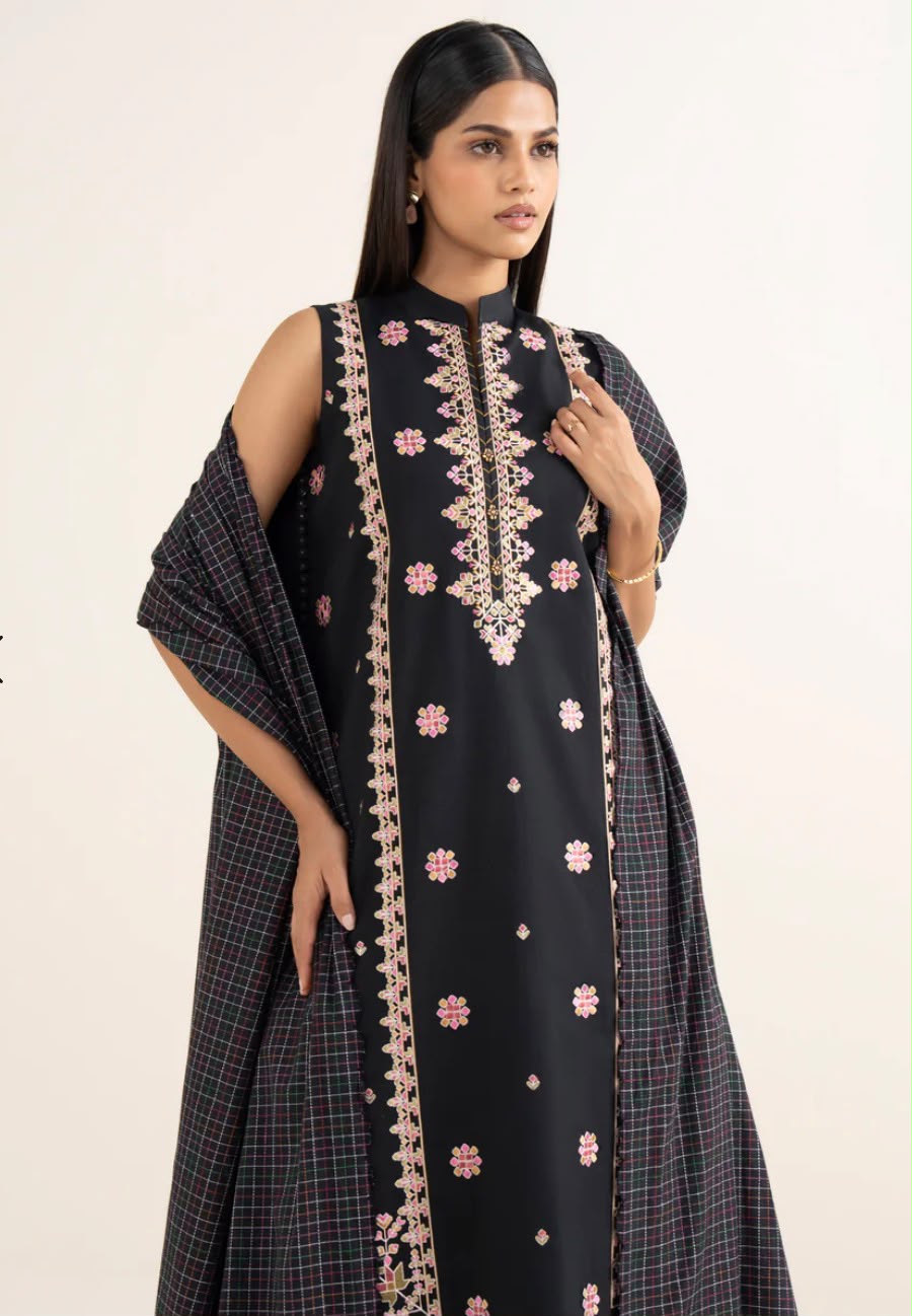 3 Piece- Sapphire Andaaz Embroidered Zari Lawn Suit