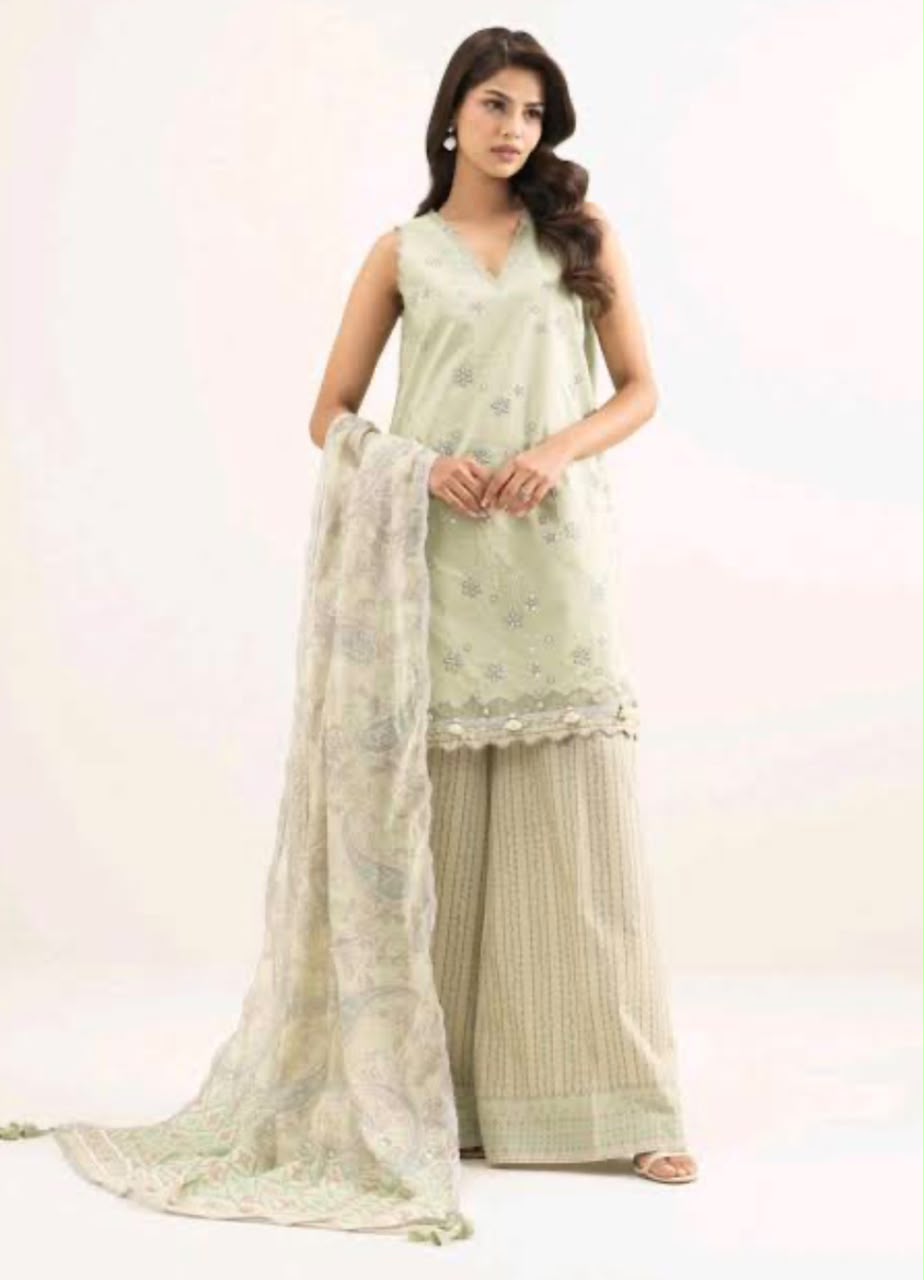 3 Piece- Sapphire Andaaz Embroidered Zari Lawn Suit