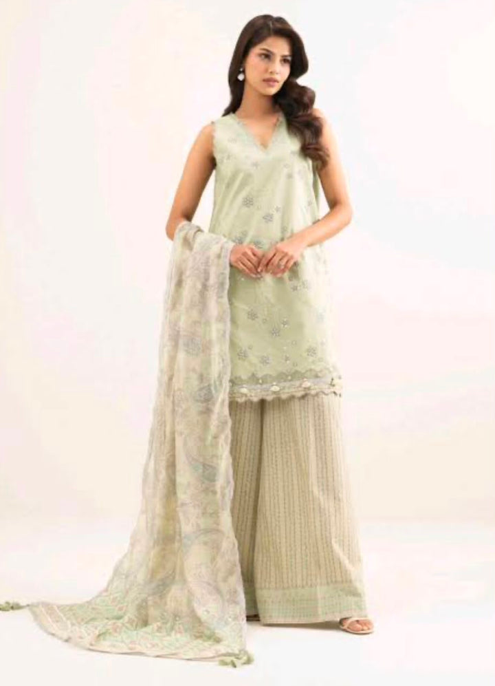 3 Piece- Sapphire Andaaz Embroidered Zari Lawn Suit