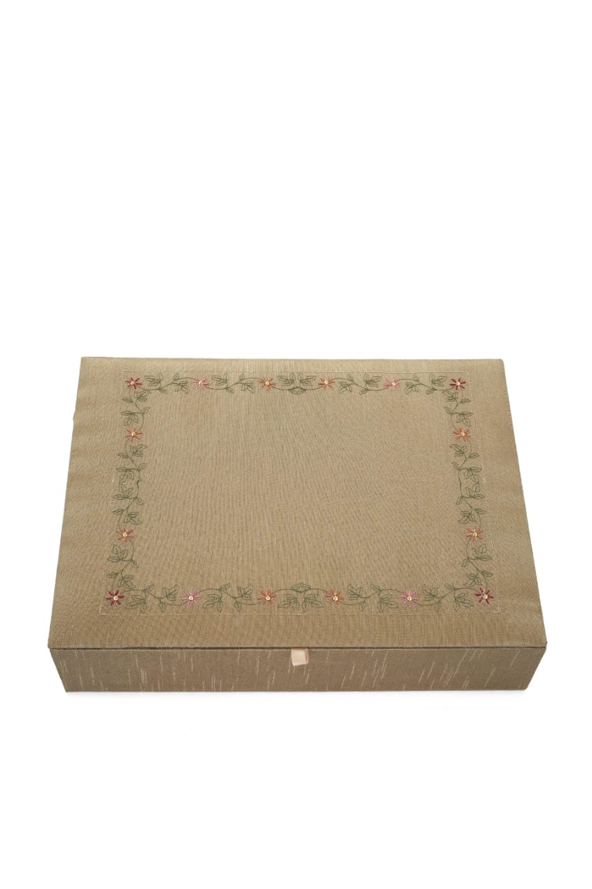 Embroidered Velvet Prayer Essentials Set – Prayer Mat & Quran Box
