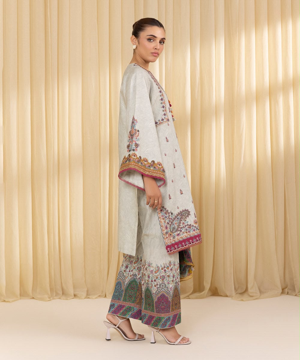 Sapphire- 3 Piece - Luxury Embroidered Lawn Suit